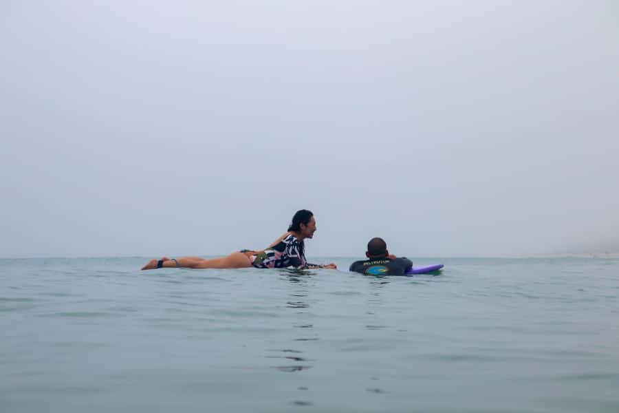Surf lessons: in Arpoador in Ipanema. - Meeting the instructor at the yellow tent