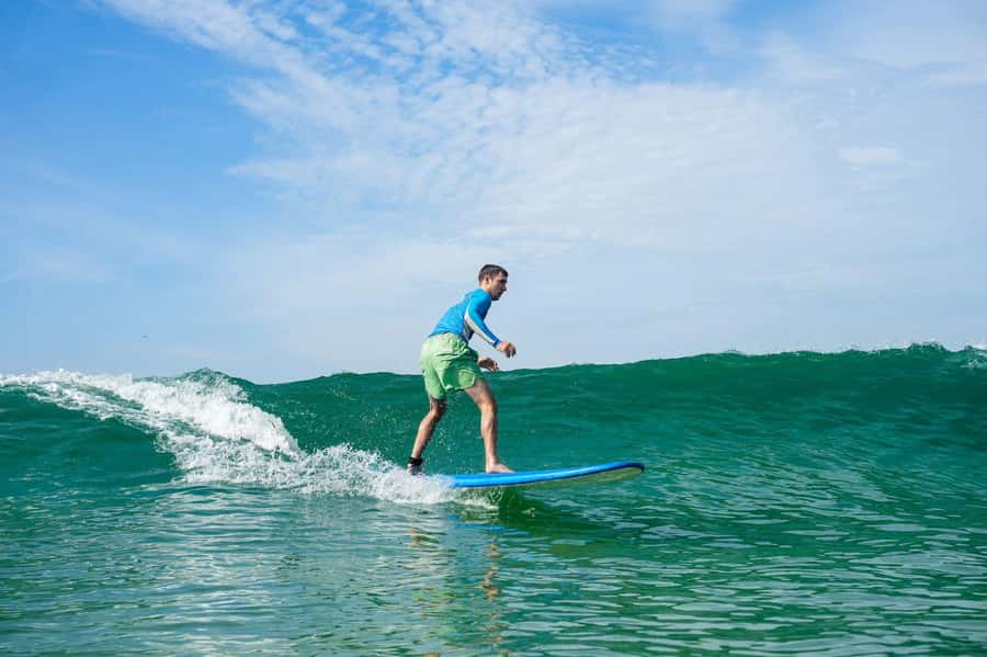 Surf lessons with local instructors in Copacabana/ipanema! - Group lesson or private attention
