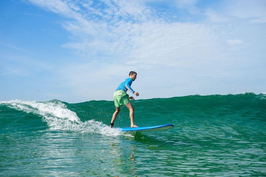 Surf lessons with local instructors in Copacabana/ipanema! - What the equipment package covers
