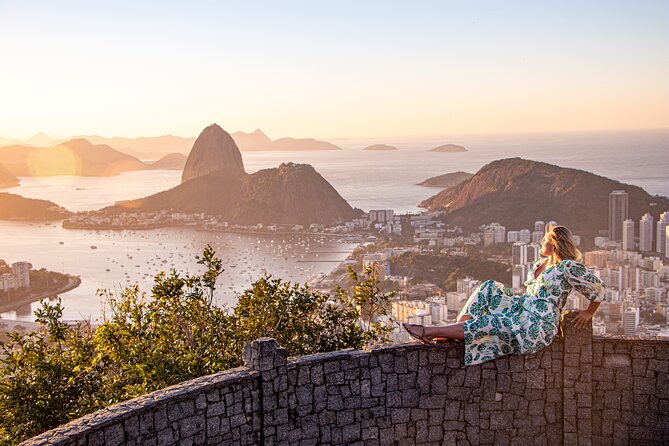 Tour to Mirante Dona Marta at sunrise with guide and photos! - A Small Group With a Personal Feel